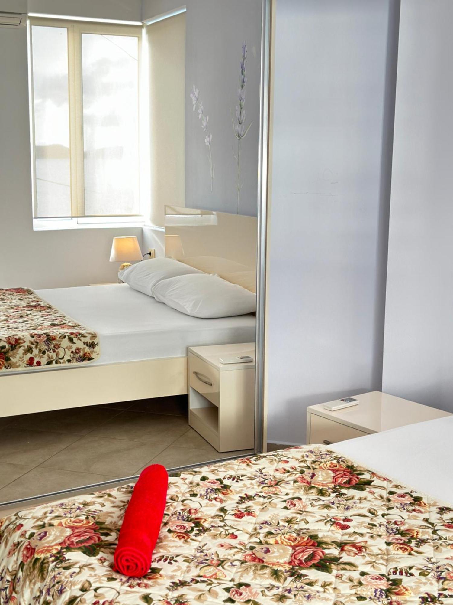 Violet Sea View Apartment Sarandë Eksteriør bilde